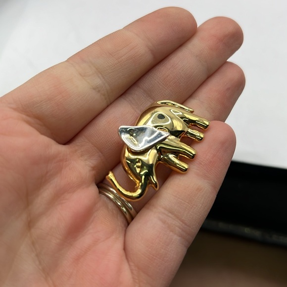 Vintage 1995 Mini Elephant Gold Tone Brooch Pin Jewelry Accessory Collectible - Picture 7 of 7